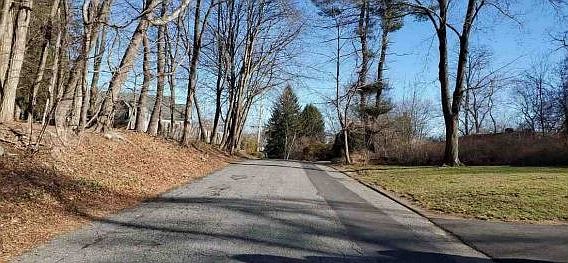Exterior Neighborhood (street photo)