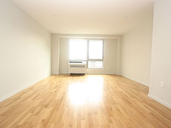 2nd image of 482 Franklin Ave #5N