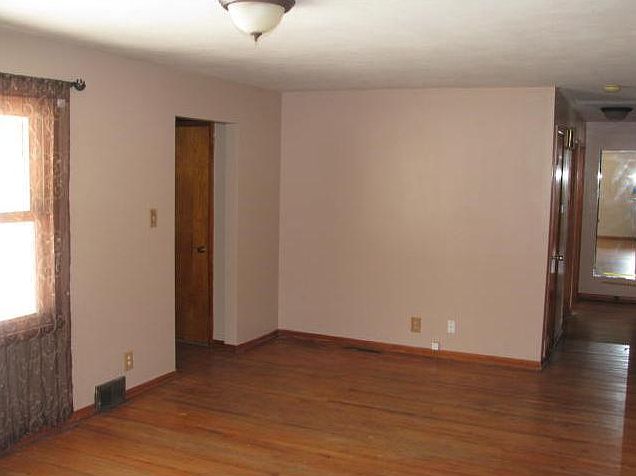 2nd image of 163 Green Springs Rd