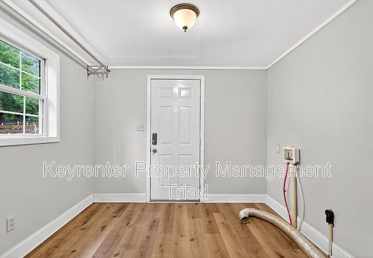 704 E Lexington Ave — Photo 24
