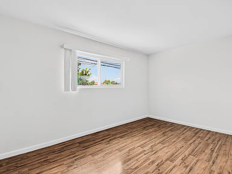 908 Roswell Avenue — Photo 31