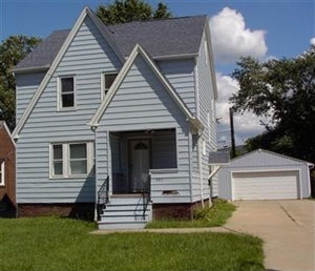 1st image of 951 E 239th St