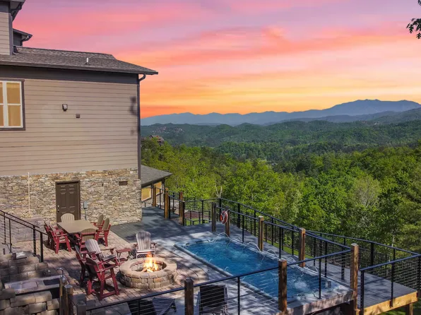 3270 Laurel Cove Trl, Sevierville, TN 37862