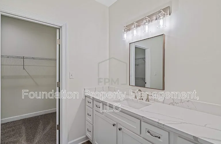 1470 Lyndale Ave — Photo 23