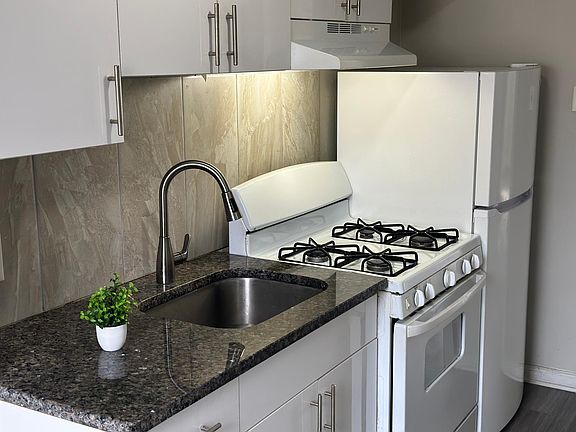 2nd image of 4327 Glendale St #2FL