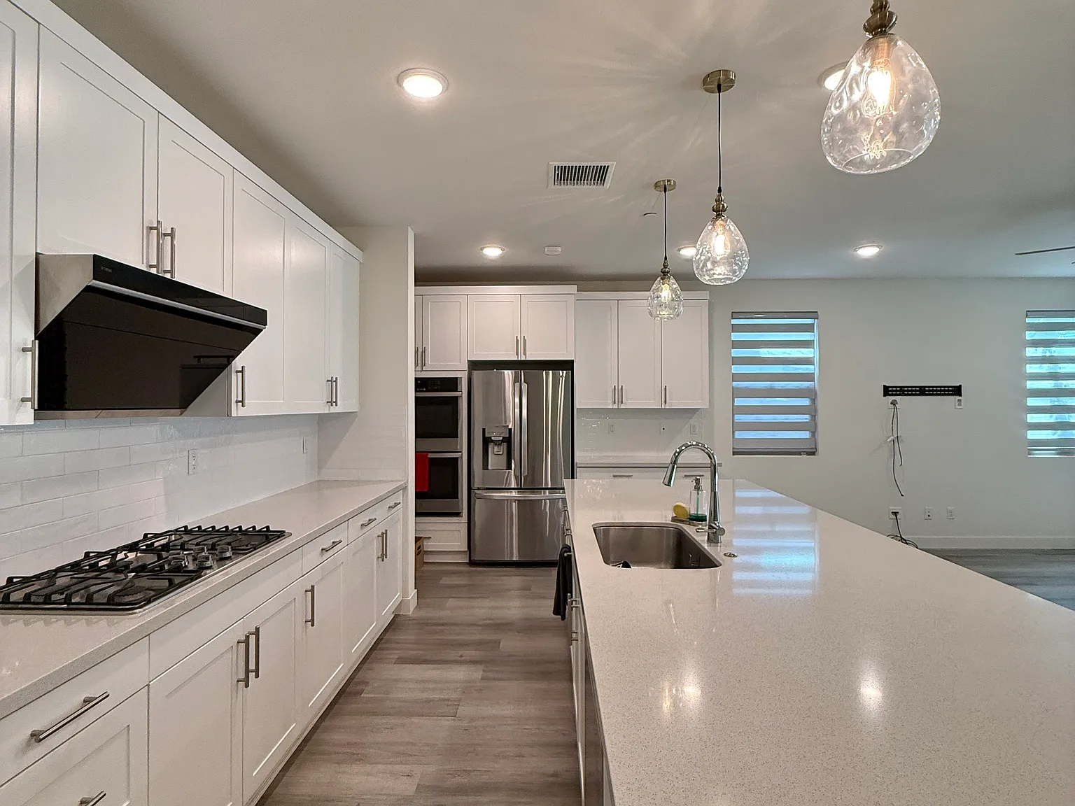 4 bed, 3.5 bath, 2810 sqft, $4,500 — Photo 2