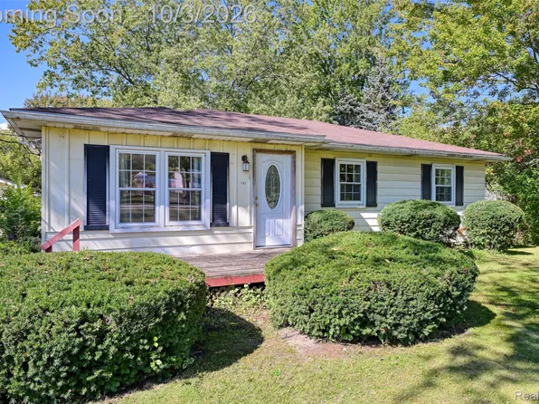 207 East Rd, Holly, MI 48442