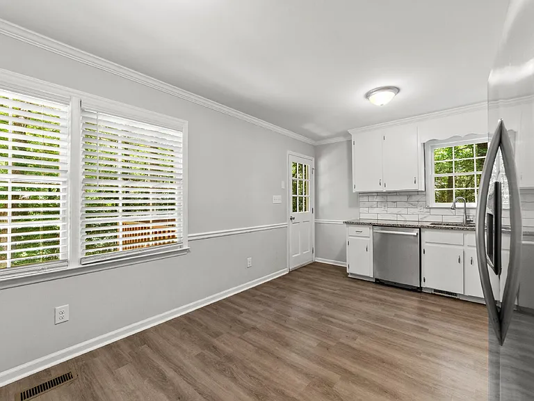 3921 Bamburgh Ln — Photo 10