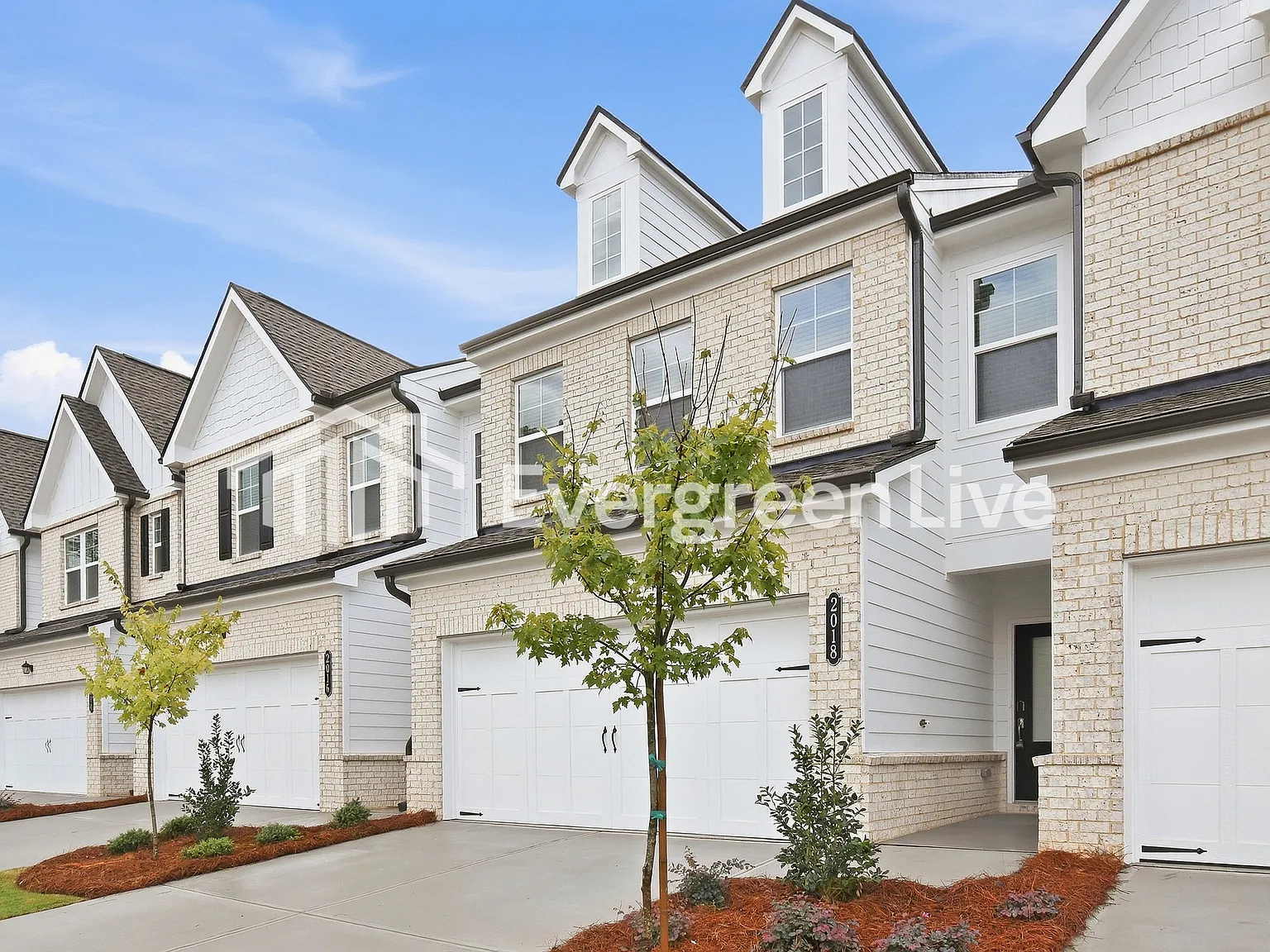 3 bed, 2.5 bath, 1831 sqft, $2,135 — Photo 2