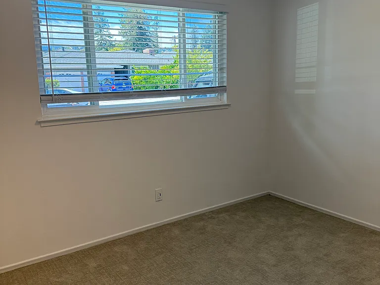 1151 Sanchez Way — Photo 7