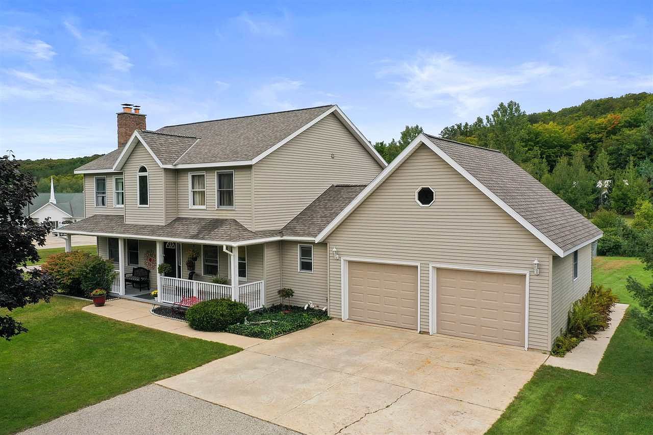 1084 Kemp Rd, Petoskey, MI 49770 Zillow