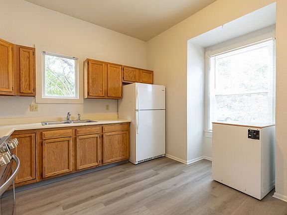 4th image of 2245 Grove Cir