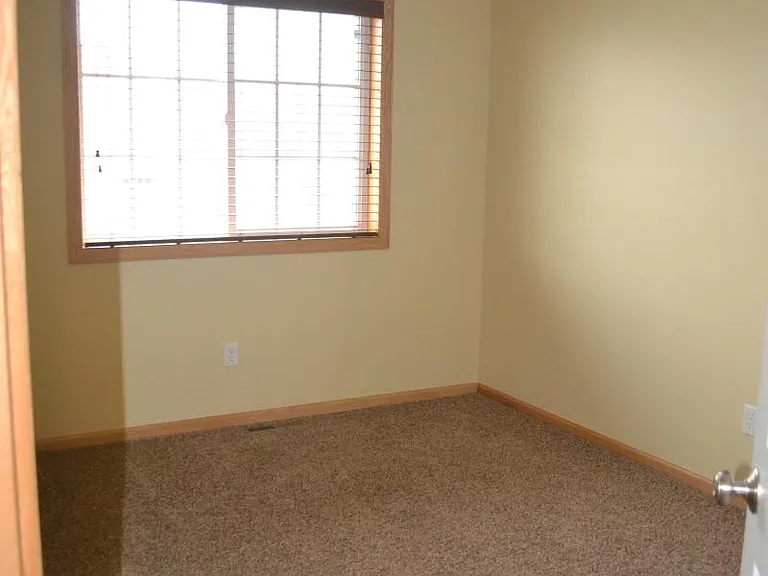 6105 Maclynn Ave NE — Photo 17