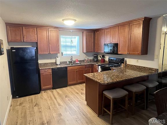 5th image of 8110 Roxburgh Dr