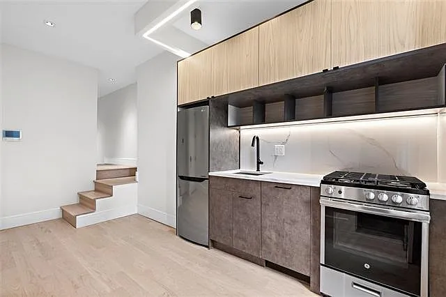 542 Newark Ave #2L — Photo 1