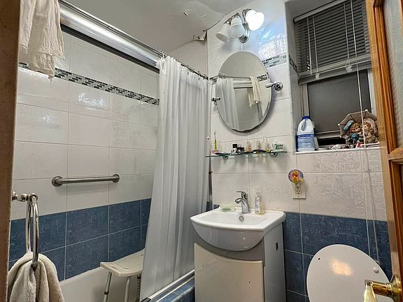 2nd image of 2727 Ocean Pkwy APT A23