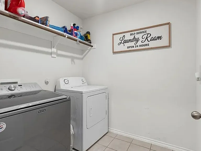 1304 Lowhill Dr — Photo 16