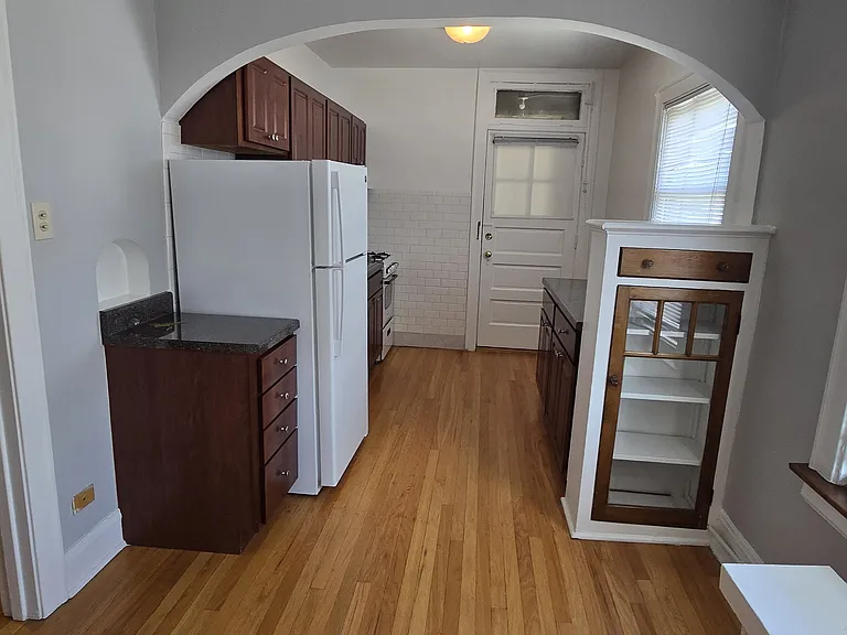 444 Des Plaines Ave — Photo 3