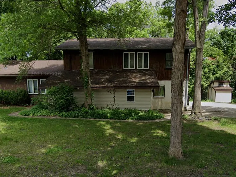 1718 Mandalay Dr — Photo 1