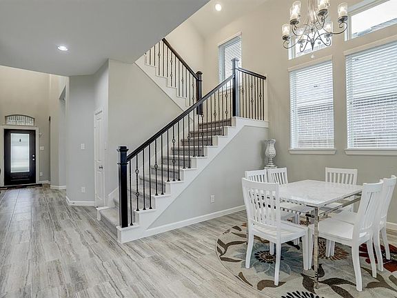 5th image of 11114 Bluewater Lagoon Cir