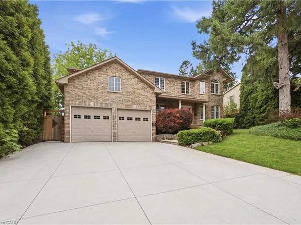 11 Maynard St, Hamilton, ON L9B 1S9