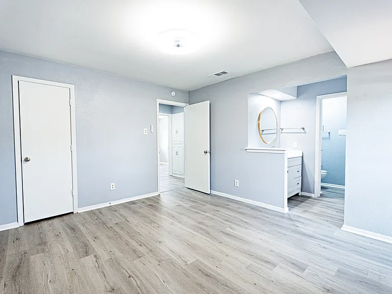 1506 Trowbridge St — Photo 11