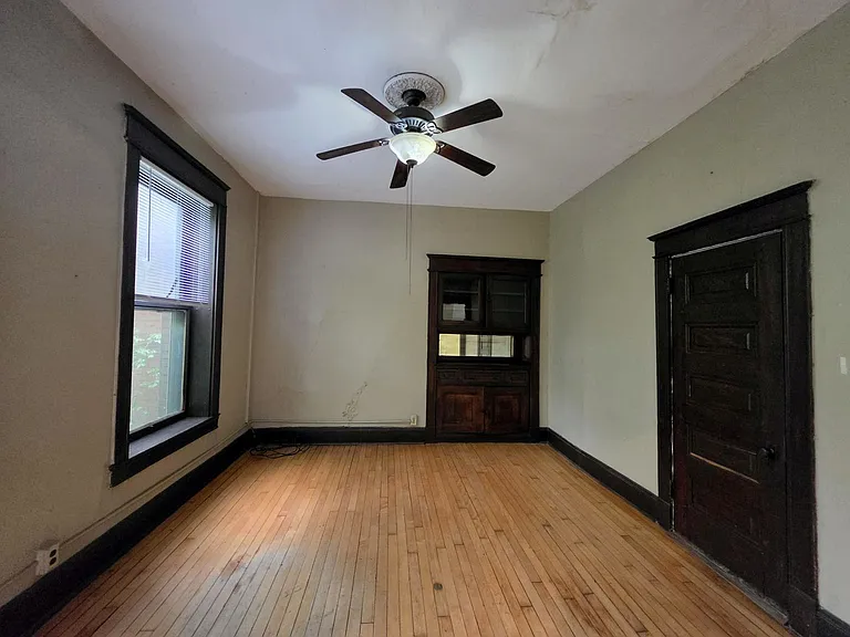 296 Bates — Photo 4
