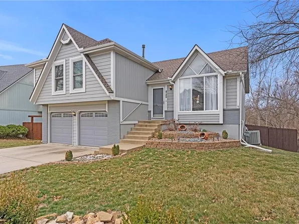 4752 Chouteau St, Shawnee, KS 66226