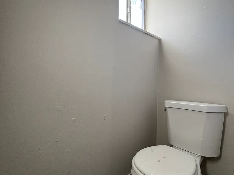 2340 Broadway Ave #2 — Photo 8