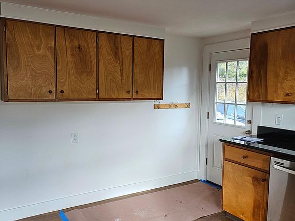 Kitchen entrance (from driveway)