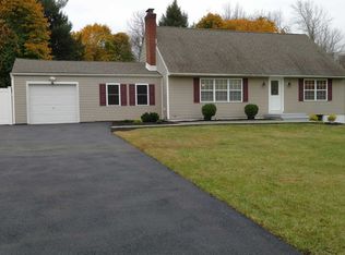 19 Mainetti Dr, Poughkeepsie, NY 12603