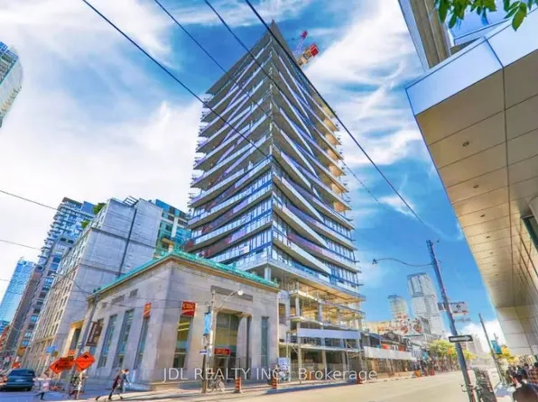 215 Queen St W #1516, Toronto, ON M5V 0P5