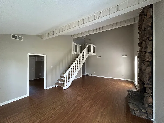 3 bed, 2.0 bath, 1646 sqft, $1,595 — Photo 3