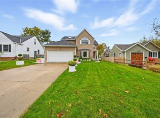 360 Kenilworth Rd, Bay Village, OH 44140