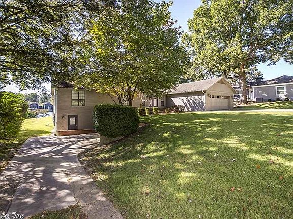3rd image of 312 Yorkshire Dr