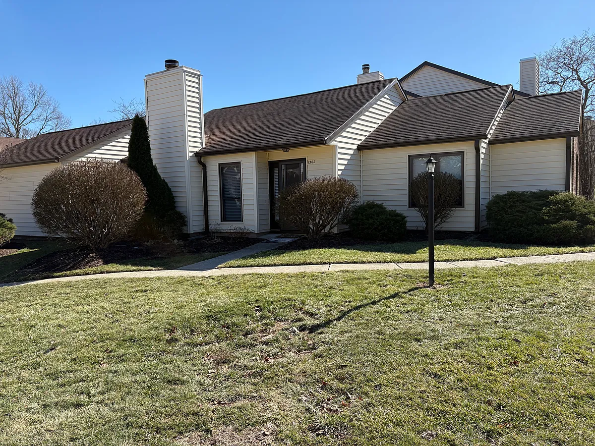 Photo 1 of 7 - 1302 Glastonbury Ln - Dayton, OH Primary Photo - 1302 Glastonbury Ln