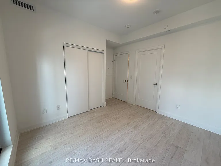 20 Soudan Ave #901 — Photo 17