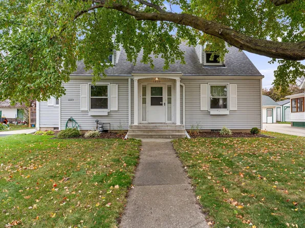 1223 S Cedar Ave, Owatonna, MN 55060