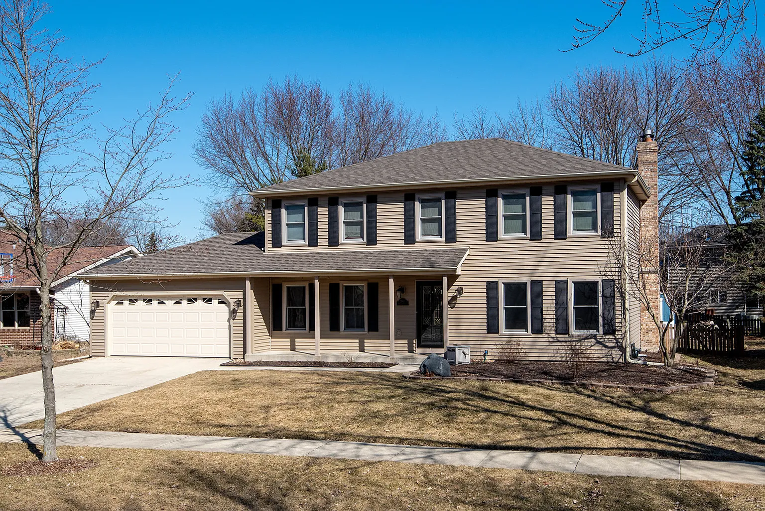 2568 Midland Dr photo 1