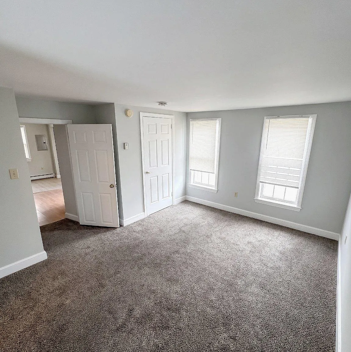 1 bed, 1.0 bath, 1100 sqft, $925 — Photo 2