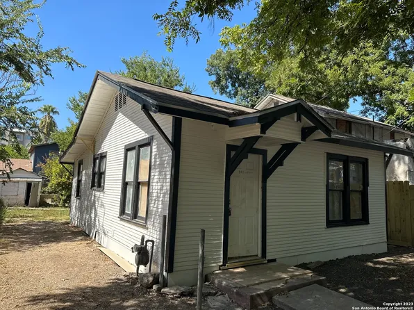 121 WEAVER ST, San Antonio, TX 78210