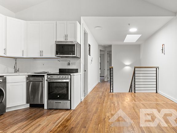 2nd image of 135 Cornelia St #3B