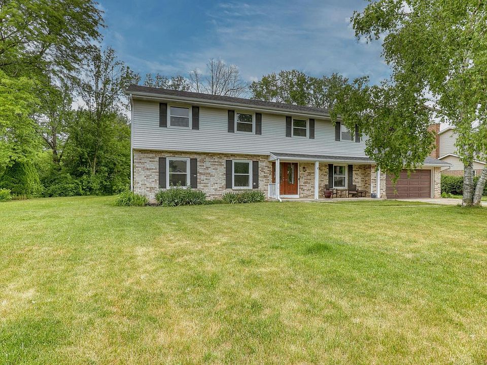 1st image of 820 W Clovernook LANE