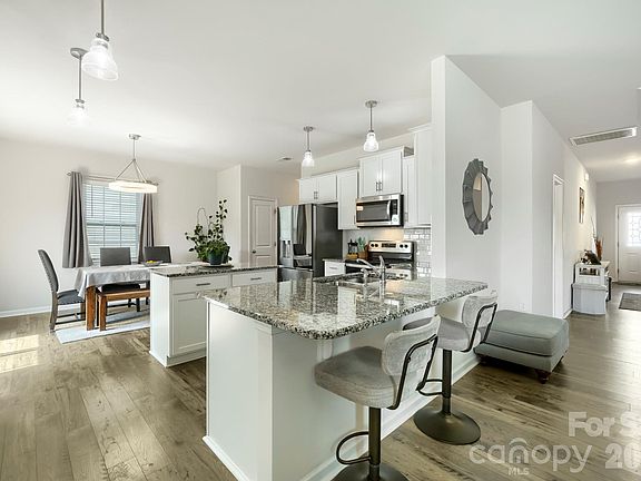 3rd image of 226 Autumn Sage Dr