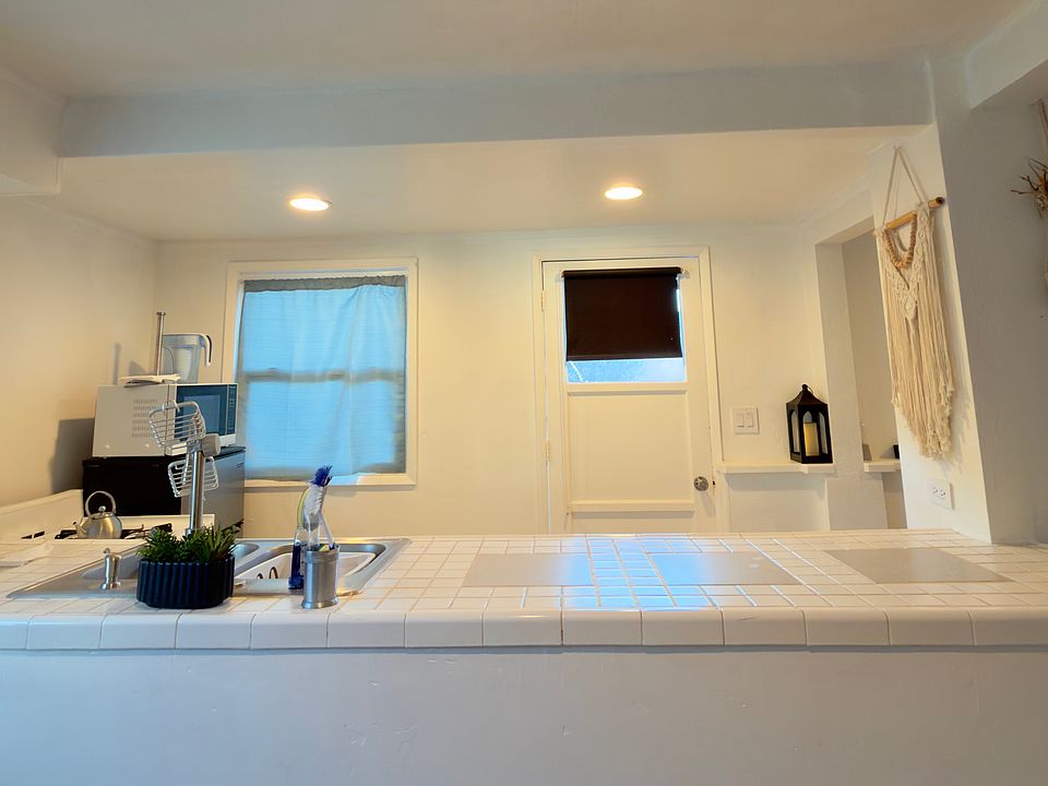 1st image of 733.5 Beryl St #1/2