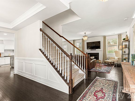 3rd image of 570 Sandbar Pointe