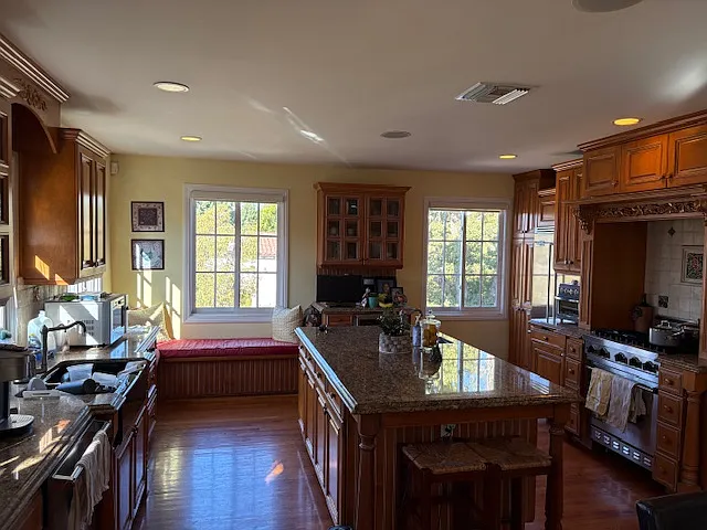 10328 Dunkirk Ave — Photo 3