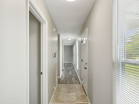 3rd image of 370 Meadowlark Dr