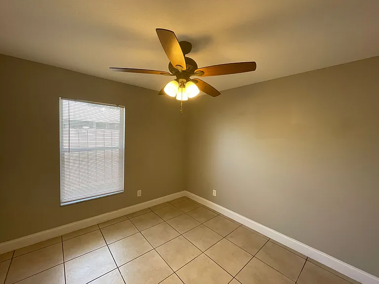 810 Montana Ave — Photo 3