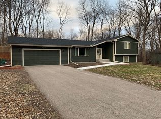 13748 Green Briar Dr, Minnetonka, MN 55305